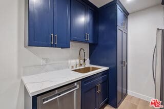 Building Photo - 847 15th Ct