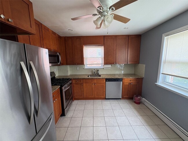 Building Photo - 120 Vredenburgh Ave Unit 2 Rental