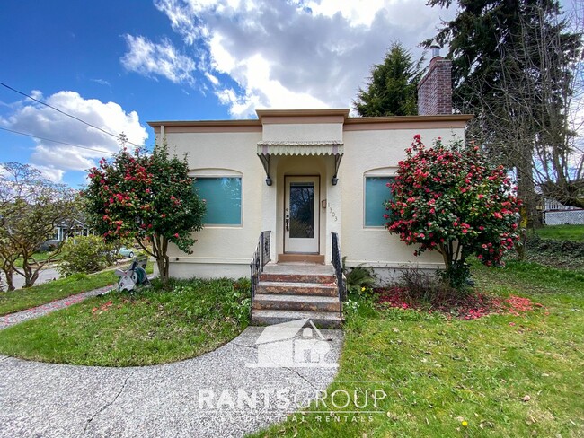 Charming & bright westside 2 bed, 1 bath o... - Charming & bright westside 2 bed, 1 bath o... House