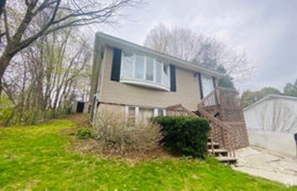 Building Photo - 35 Tiverton Pkwy Rental