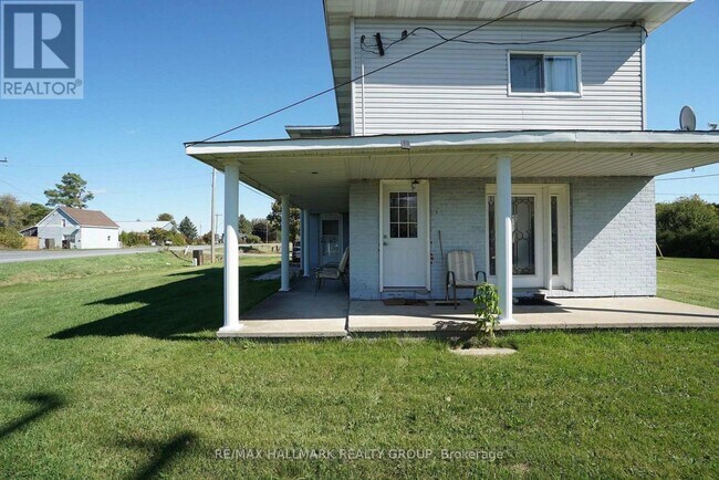 Photo - 612 Russell Rd