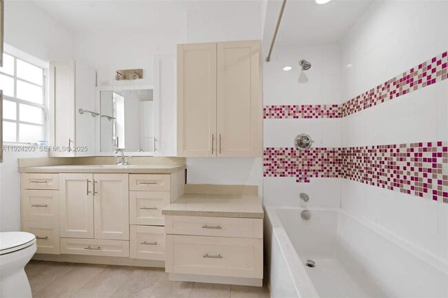 Photo - 8943 Hawthorne Ave