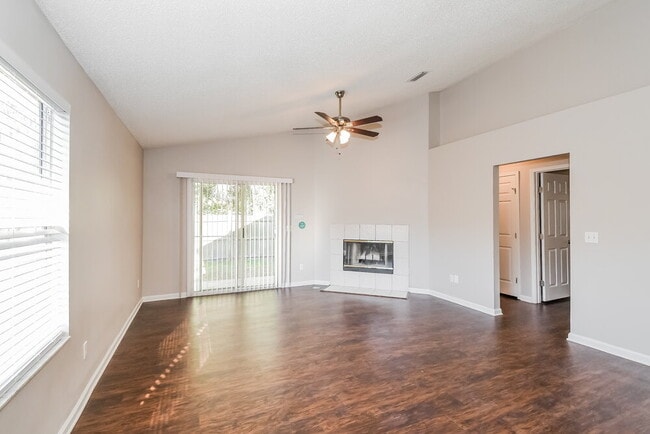 Photo - 1946 Running River Rd