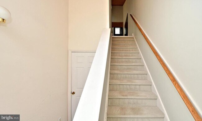 Photo - 122 Wheatsheaf Ln