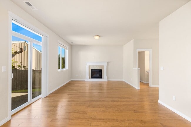 Photo - Bothell 3 Bedroom House with Office Nook 2...