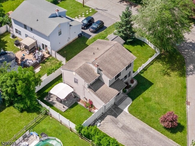 Photo - 161 River Dr