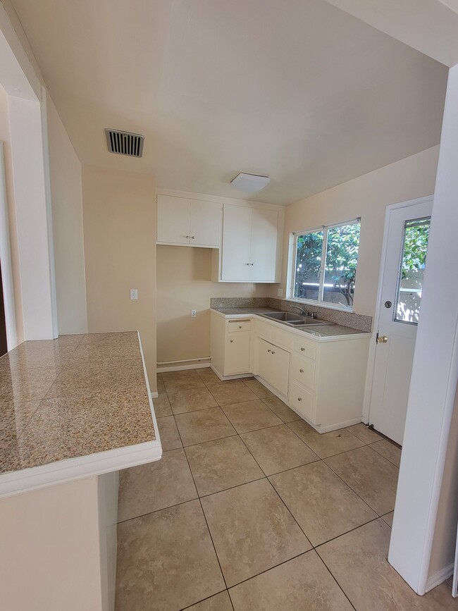 Photo - 13652 1/2 Wyandotte St Unit 652 1-2W