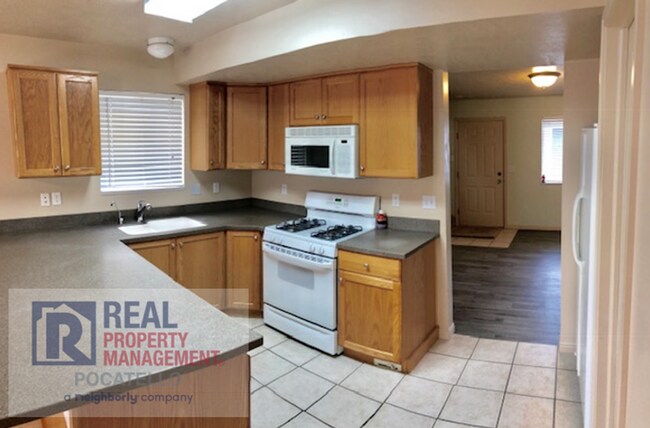 Photo - 2 bedroom 1.5 bath Townhome - 1 Car Garage