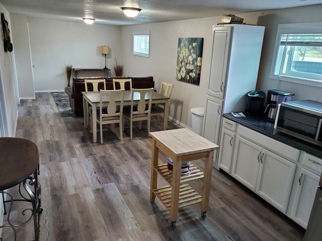 Photo - 6863 Chippewa Rd