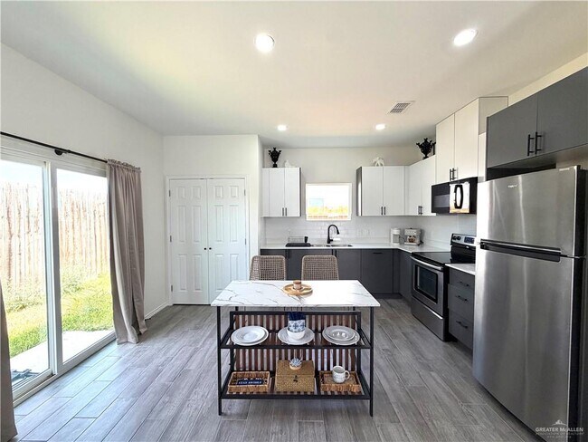 1521 Karen Dr