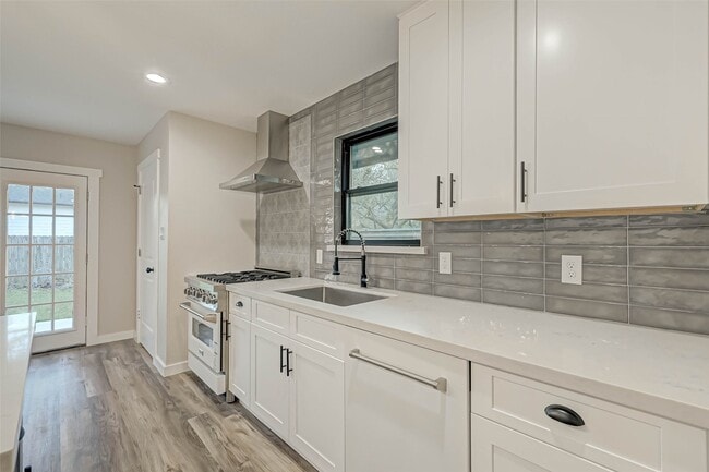 Photo - 2111 Nina Lee Ln
