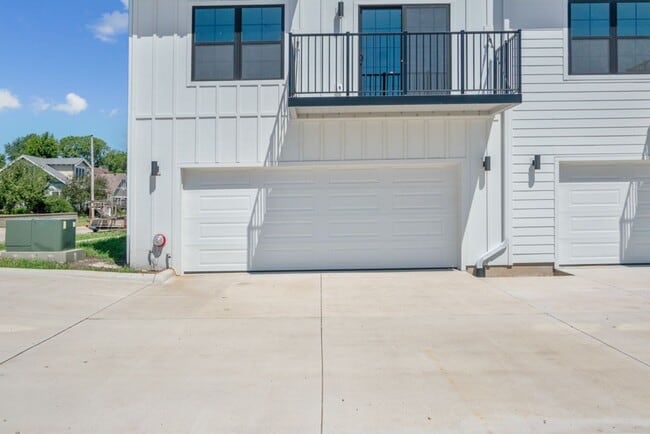 Photo - Clear Lake Condos - Now Offering Frist Mon... Unit 120 S 15th St