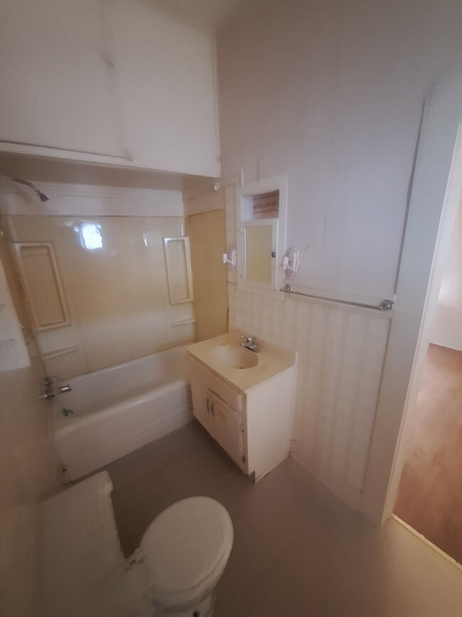 Photo - 922 Grand Ave Unit A