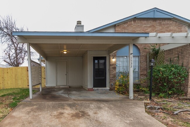 Photo - 2 Bed | 1.5 Bath East Tulsa with Spacious Back yard!