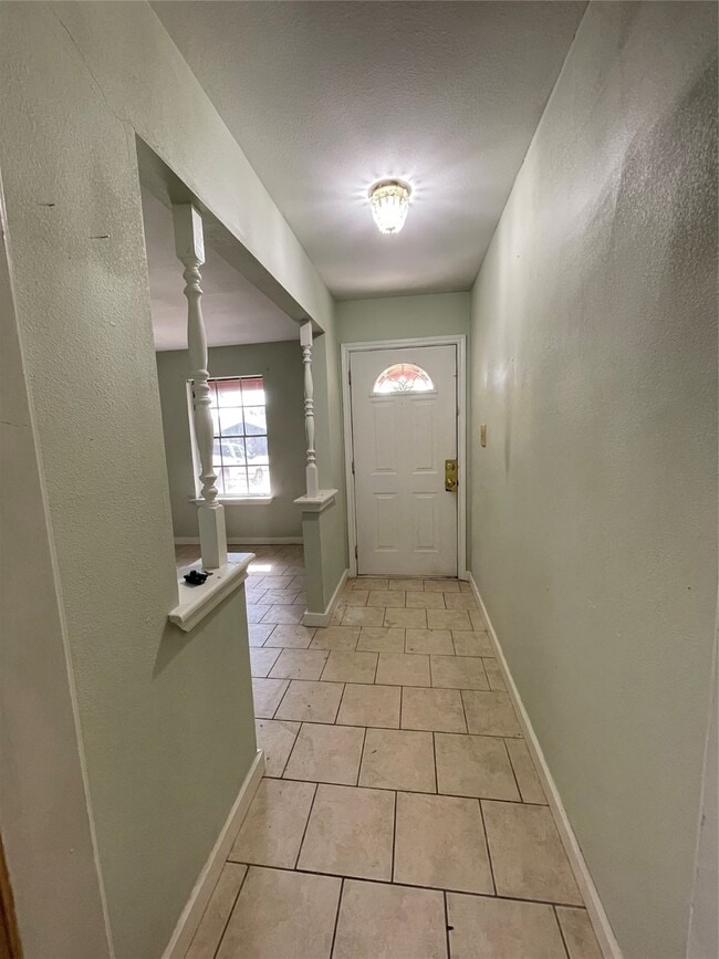 Photo - 322 Wisteria St