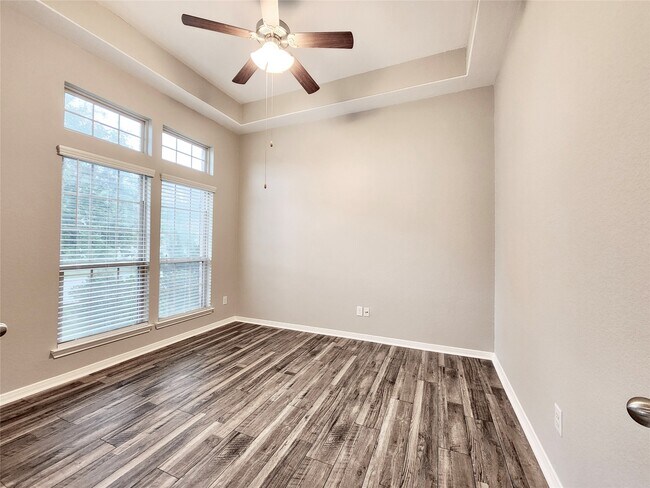 Photo - 4407 Greenleaf Dr