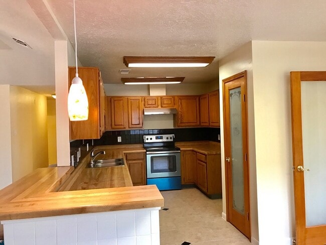 Photo - 2118 Endicott Ln