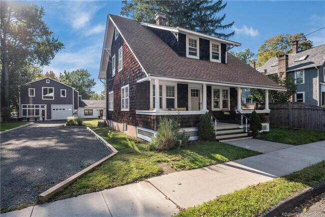 Photo - 18 Graves Ave