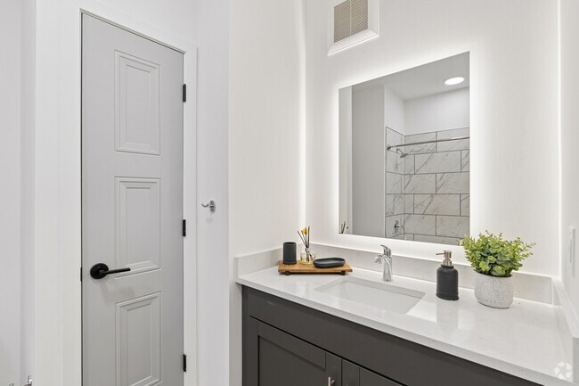 1BR, 1BA - 687SF - Bathroom