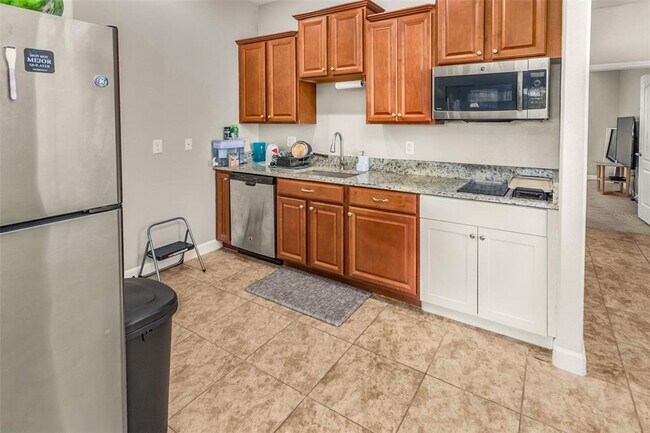 1806 Thetford Cir Unit B