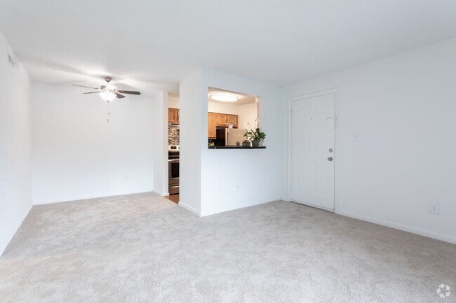 1BR, 1BA - 720 SF
