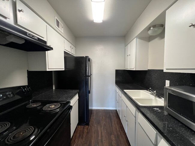 MOVE IN SPECIAL Studio Apartment AVAILABLE... Unit 2C - San Antonio, TX ...