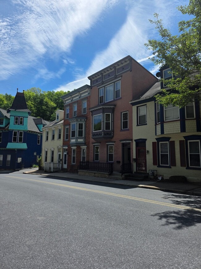 Photo - 131 W Broadway