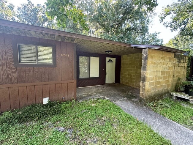 Building Photo - Remodel in Green Leaf with small fenced ba... Rental