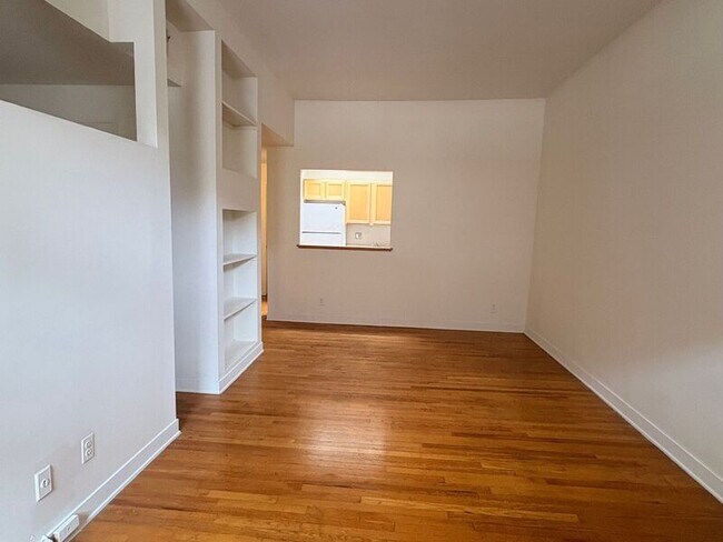 17 W Preston St