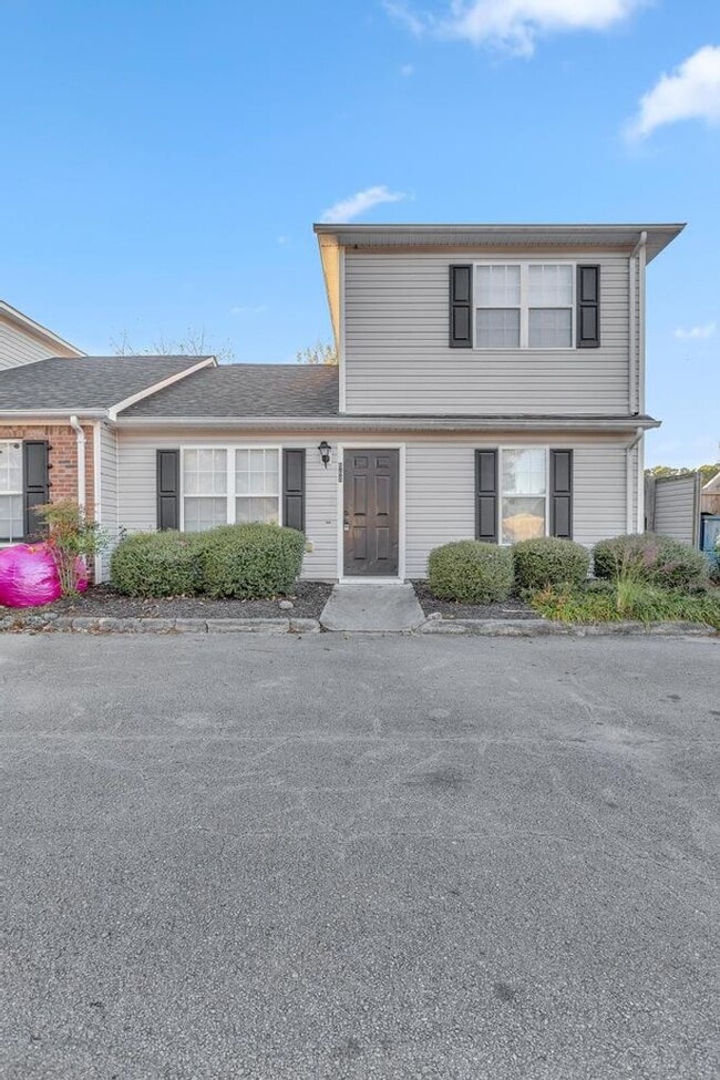 Building Photo - Great Location to Camp Lejeune!