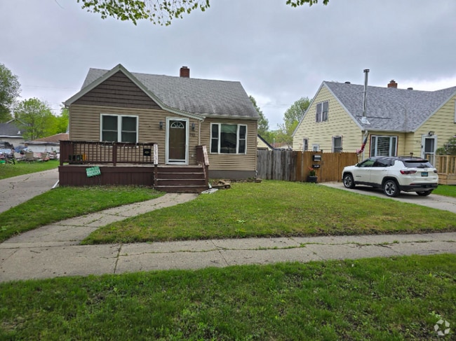 Building Photo - 713 Oak St Rental
