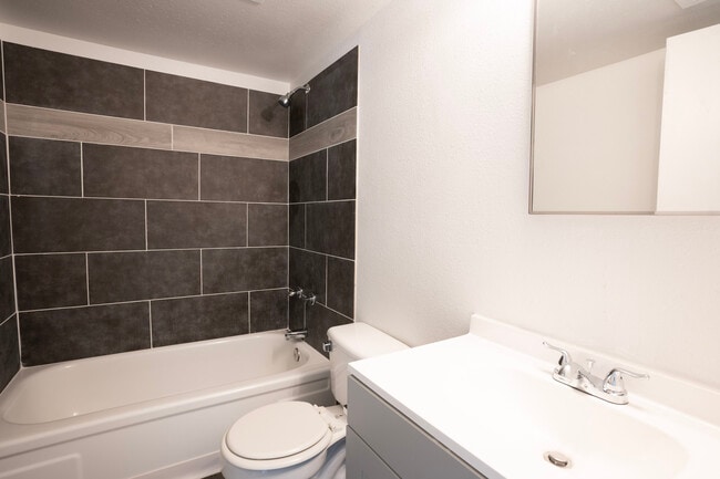 Photo - 1233 Chelwood Park Blvd NE Unit D