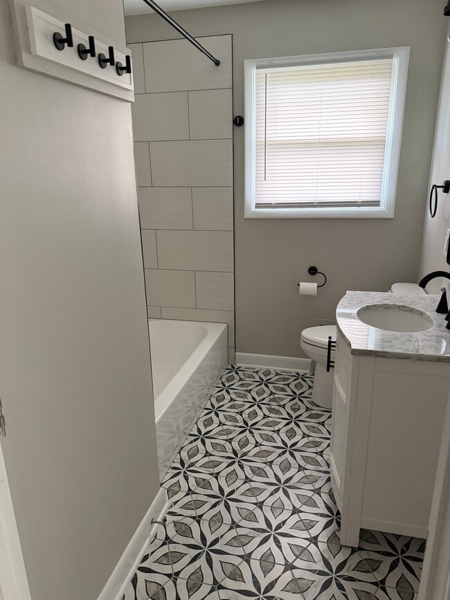 Photo - 1924 Hadley Rd