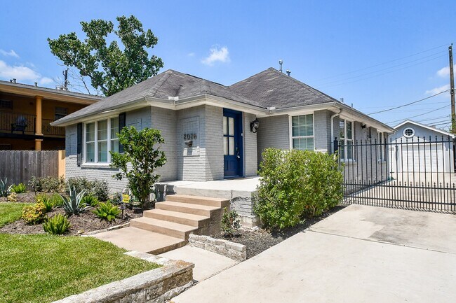 Photo - 2026 Portsmouth St Casa