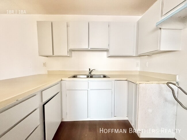 Building Photo - 235 S Mariposa Ave Unit 101