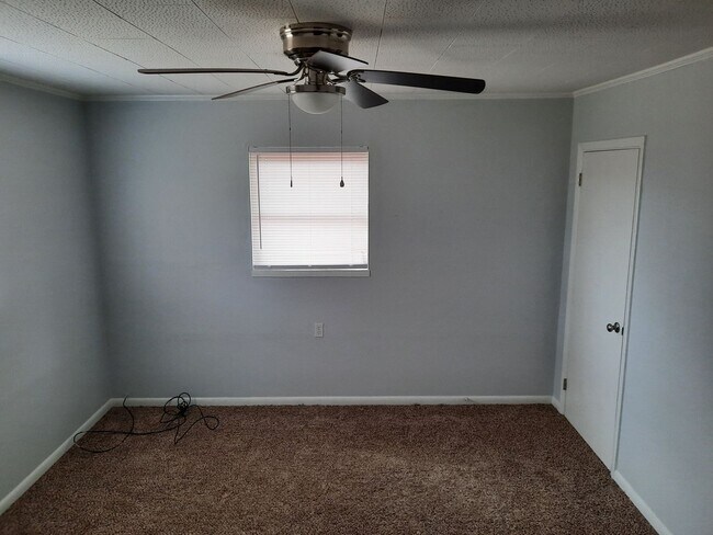 302 W Register Ave
