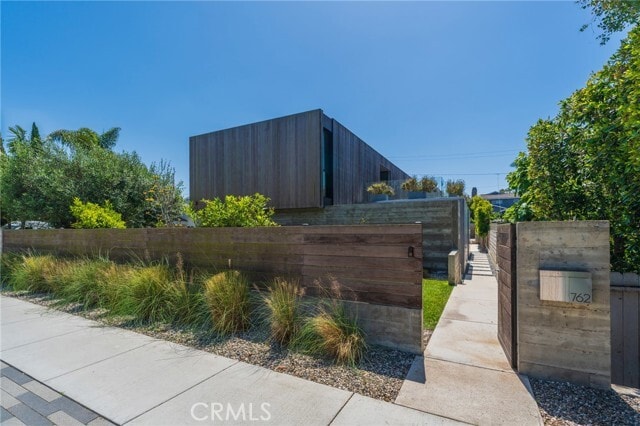 Building Photo - 762 Rosecrans Ave