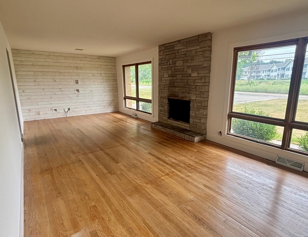 Photo - 429 Maynard Ave NW