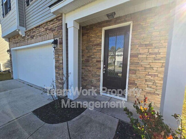 Photo - 454 Zenith Blvd