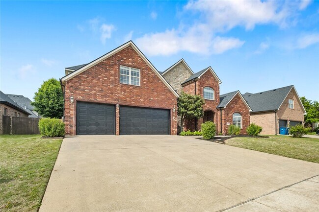 3907 NE Cadbury Ave