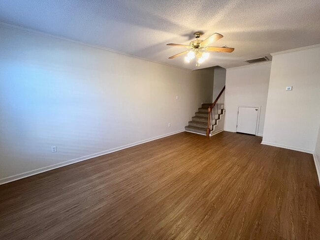 Photo - 122 Mall Cir