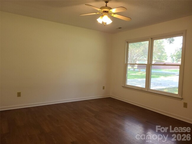 Photo - 210 N Cloudman St