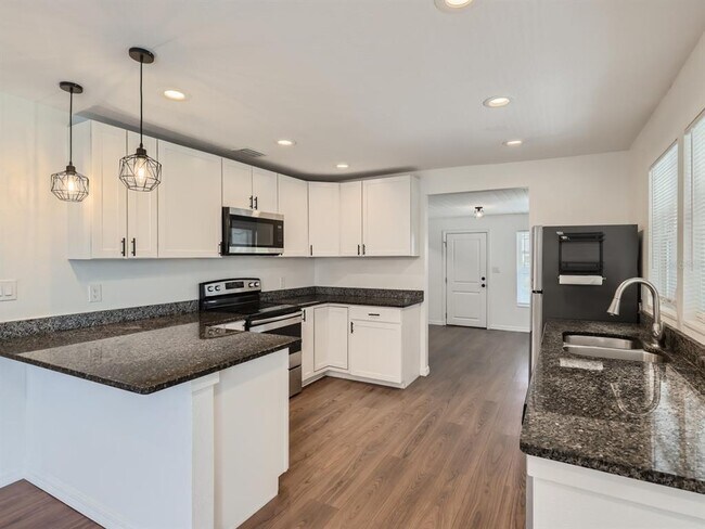 Photo - 808 Orchid Ave