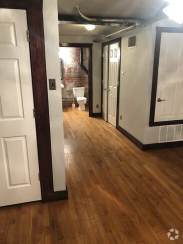 Building Photo - 115 E Tyler Unit 205 Rental