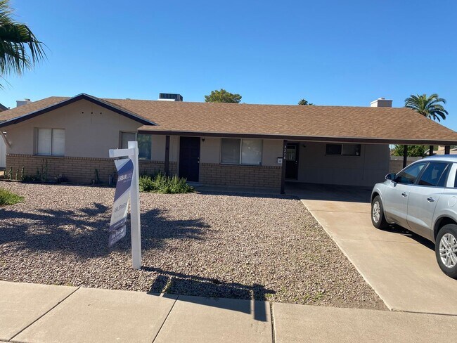 Building Photo - 3326 S Country Club Way