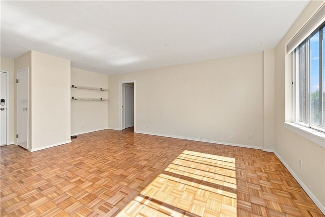 Photo - 1000 East Ave