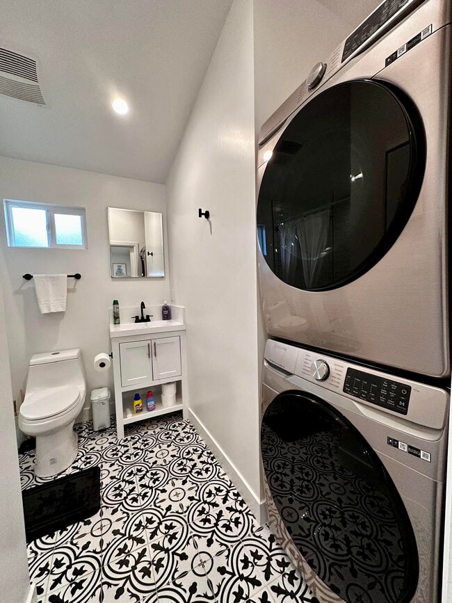 Photo - 22949 Valerio St