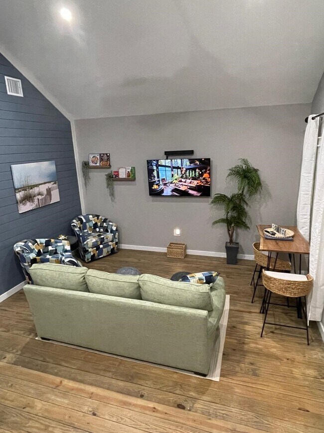 Photo - 1078 Cedar Ln