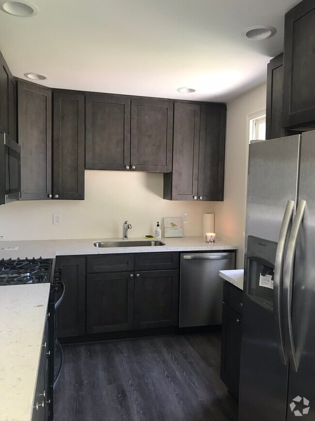 Building Photo - 1925 Roosevelt Blvd Rental