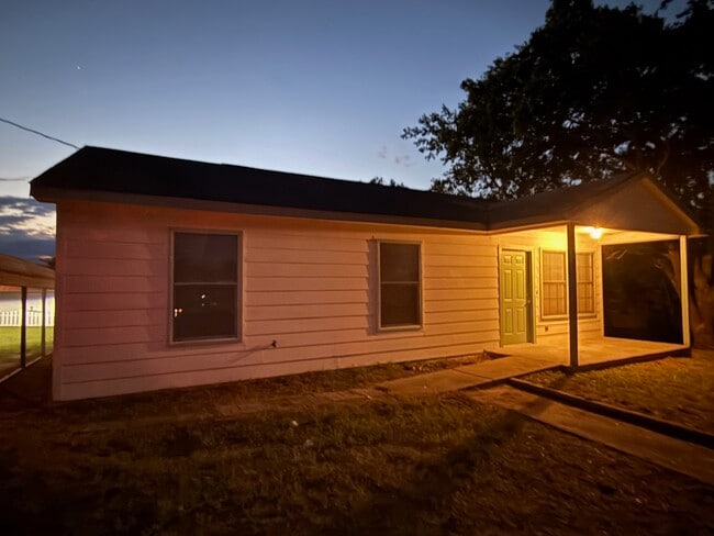 Photo - 902 St Mary's St